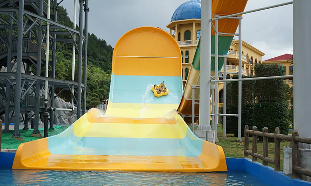 荔波冰雪水世界主题乐园冲天回旋滑道 荔波冰雪水世界主题乐园冲天回旋滑道