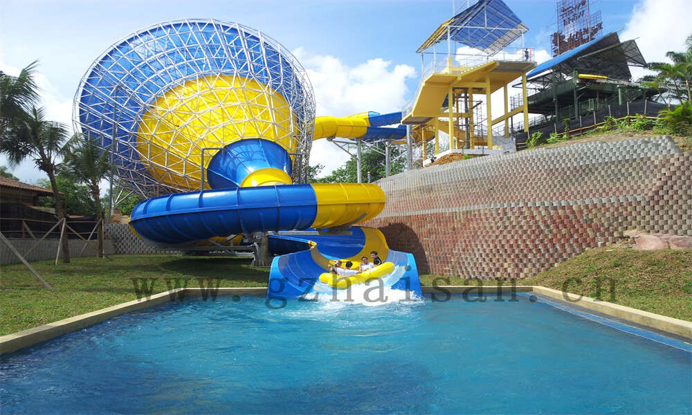 水上乐园设施搭配环境艺术