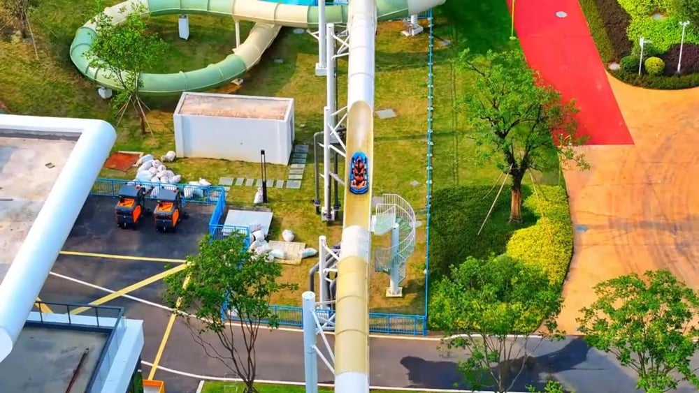 激流过山车｜当速度拥抱水花，掀起水上狂欢盛宴